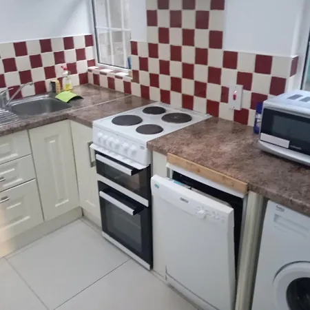 Kinsale 6 Bed, Sleeps 7- Ideal For Contractors Apartmán
